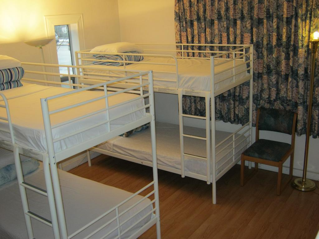 Kelowna Okanagan Lake Hostel Pokoj fotografie